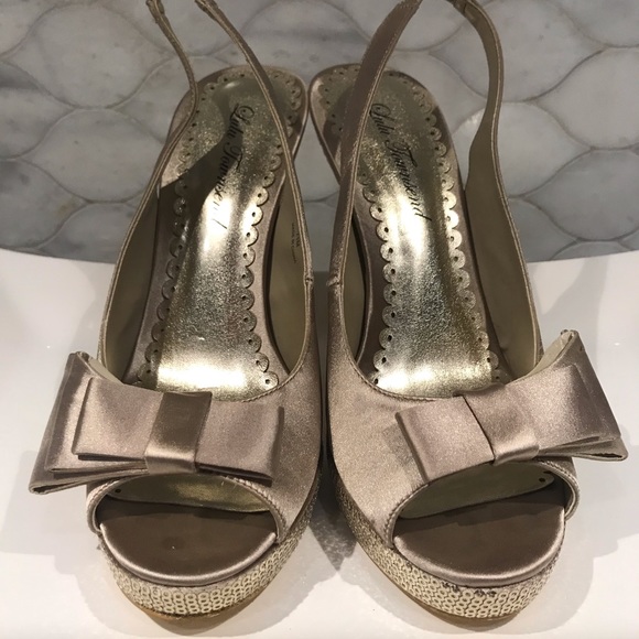 Lulu Townsend gold satin peep-toe platform heels - Picture 3 of 13